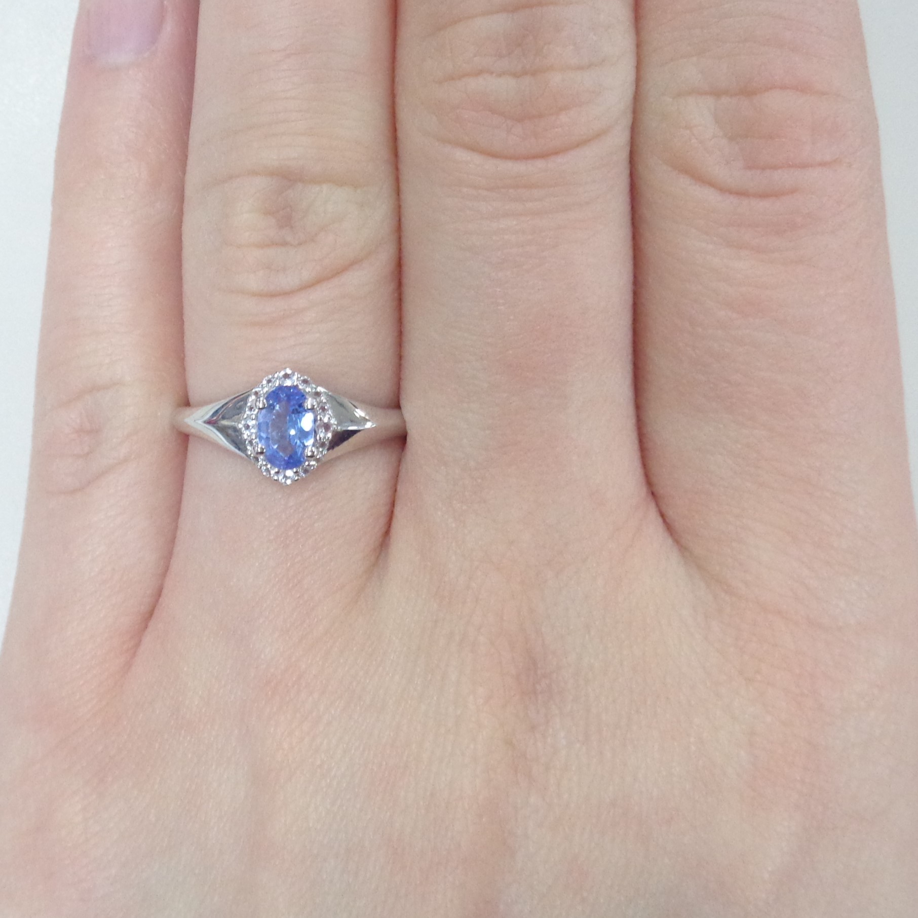 Серебряное кольцо с танзанитом